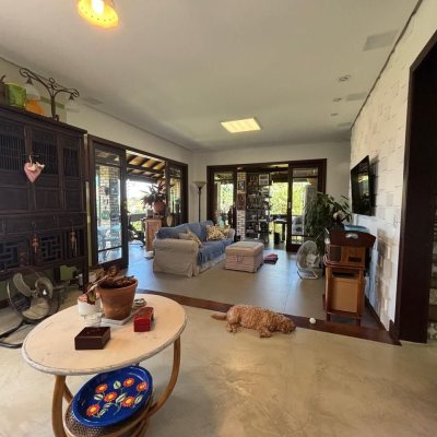 Casa Residencial com 228m², 3 quartos, 1 suíte, 2 garagens, no bairro Sambaqui em Florianópolis