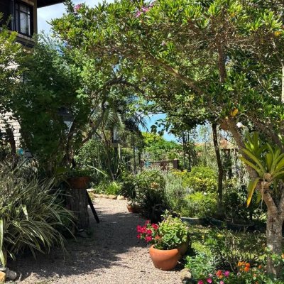 Casa Residencial com 228m², 3 quartos, 1 suíte, 2 garagens, no bairro Sambaqui em Florianópolis