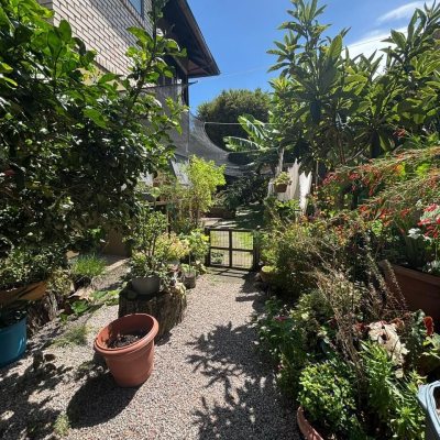 Casa Residencial com 228m², 3 quartos, 1 suíte, 2 garagens, no bairro Sambaqui em Florianópolis