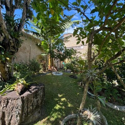 Casa Residencial com 228m², 3 quartos, 1 suíte, 2 garagens, no bairro Sambaqui em Florianópolis