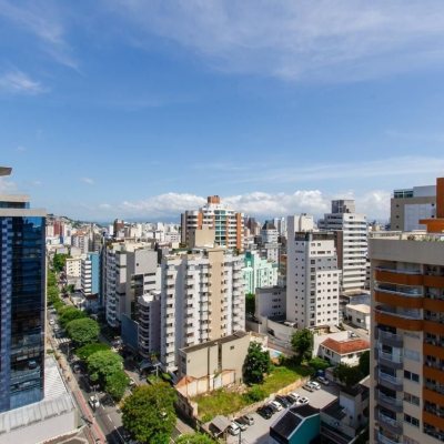 Apartamentos com 46m², 1 quarto, 1 garagem, no bairro Centro em Florianópolis