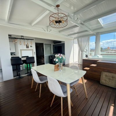 Cobertura com 152m², 3 quartos, 2 suítes, 3 garagens, no bairro Capoeiras em Florianópolis