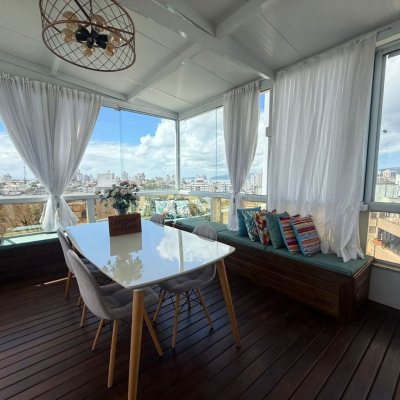 Cobertura com 152m², 3 quartos, 2 suítes, 3 garagens, no bairro Capoeiras em Florianópolis