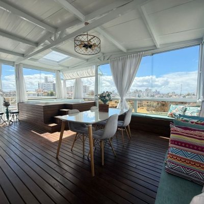 Cobertura com 152m², 3 quartos, 2 suítes, 3 garagens, no bairro Capoeiras em Florianópolis