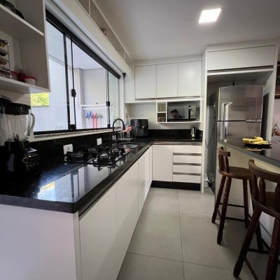 Sobrado Residencial com 83m², 2 quartos, 2 suítes, 2 garagens, no bairro Forquilhas em São José