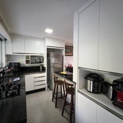 Sobrado Residencial com 83m², 2 quartos, 2 suítes, 2 garagens, no bairro Forquilhas em São José