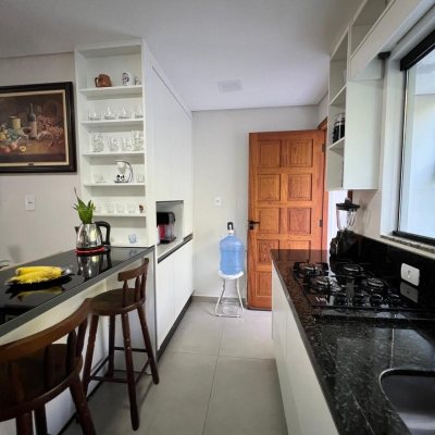 Sobrado Residencial com 83m², 2 quartos, 2 suítes, 2 garagens, no bairro Forquilhas em São José