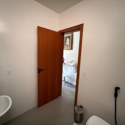 Sobrado Residencial com 83m², 2 quartos, 2 suítes, 2 garagens, no bairro Forquilhas em São José