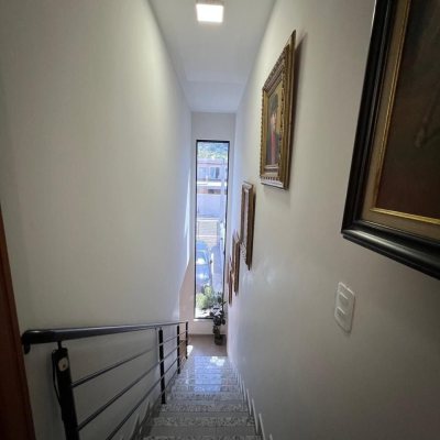 Sobrado Residencial com 83m², 2 quartos, 2 suítes, 2 garagens, no bairro Forquilhas em São José