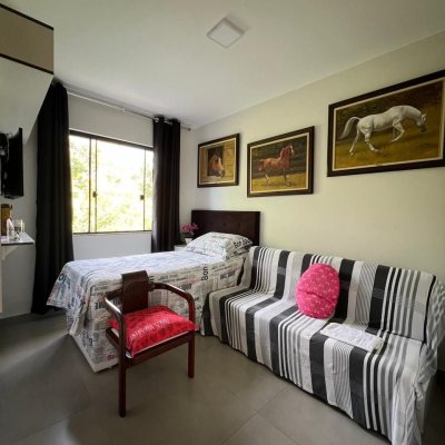 Sobrado Residencial com 83m², 2 quartos, 2 suítes, 2 garagens, no bairro Forquilhas em São José