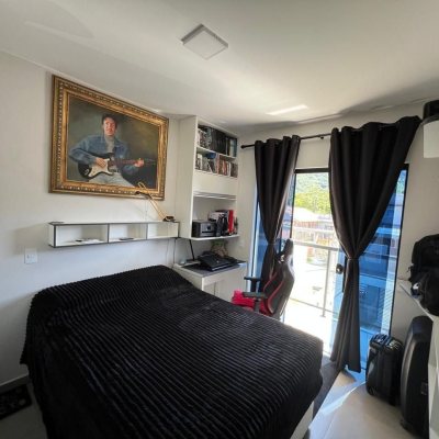 Sobrado Residencial com 83m², 2 quartos, 2 suítes, 2 garagens, no bairro Forquilhas em São José