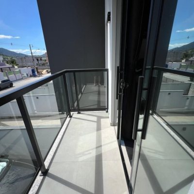 Sobrado Residencial com 83m², 2 quartos, 2 suítes, 2 garagens, no bairro Forquilhas em São José