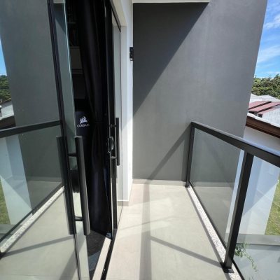 Sobrado Residencial com 83m², 2 quartos, 2 suítes, 2 garagens, no bairro Forquilhas em São José