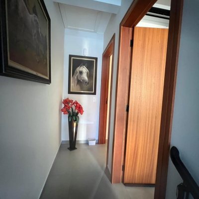 Sobrado Residencial com 83m², 2 quartos, 2 suítes, 2 garagens, no bairro Forquilhas em São José