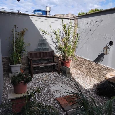 Casa Residencial com 130m², 3 quartos, 1 suíte, 2 garagens, no bairro São João Do Rio Vermelho em Florianópolis