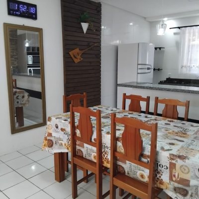 Casa Residencial com 130m², 3 quartos, 1 suíte, 2 garagens, no bairro São João Do Rio Vermelho em Florianópolis