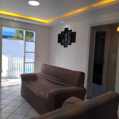 Casa Residencial com 130m², 3 quartos, 1 suíte, 2 garagens, no bairro São João Do Rio Vermelho em Florianópolis