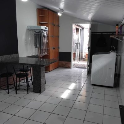 Casa Residencial com 130m², 3 quartos, 1 suíte, 2 garagens, no bairro São João Do Rio Vermelho em Florianópolis