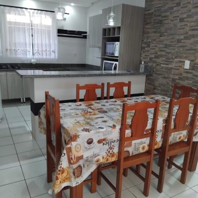 Casa Residencial com 130m², 3 quartos, 1 suíte, 2 garagens, no bairro São João Do Rio Vermelho em Florianópolis