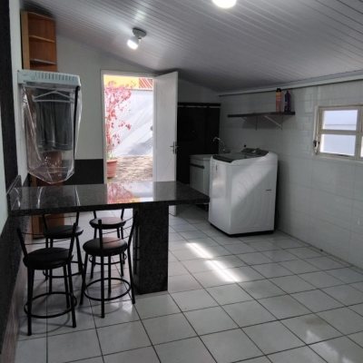 Casa Residencial com 130m², 3 quartos, 1 suíte, 2 garagens, no bairro São João Do Rio Vermelho em Florianópolis