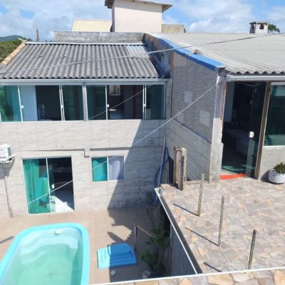 Casa Residencial com 330m², 8 quartos (sendo 3 suítes), 2 garagens, no bairro Santinho em Florianópolis
