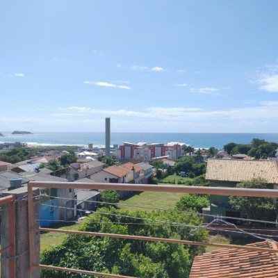 Casa Residencial com 330m², 8 quartos (sendo 3 suítes), 2 garagens, no bairro Santinho em Florianópolis
