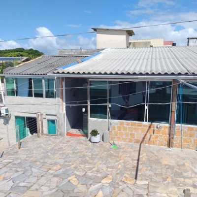 Casa Residencial com 330m², 8 quartos (sendo 3 suítes), 2 garagens, no bairro Santinho em Florianópolis