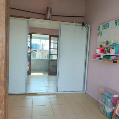 Casa Residencial com 330m², 8 quartos (sendo 3 suítes), 2 garagens, no bairro Santinho em Florianópolis