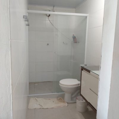 Casa Residencial com 330m², 8 quartos (sendo 3 suítes), 2 garagens, no bairro Santinho em Florianópolis