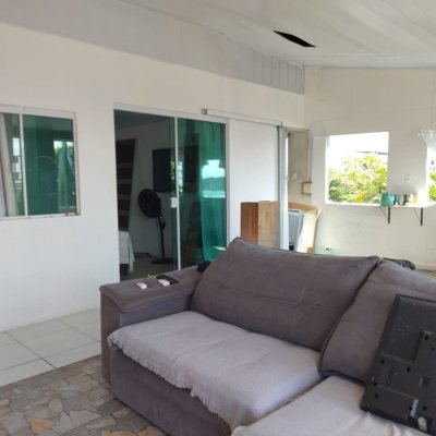 Casa Residencial com 330m², 8 quartos (sendo 3 suítes), 2 garagens, no bairro Santinho em Florianópolis