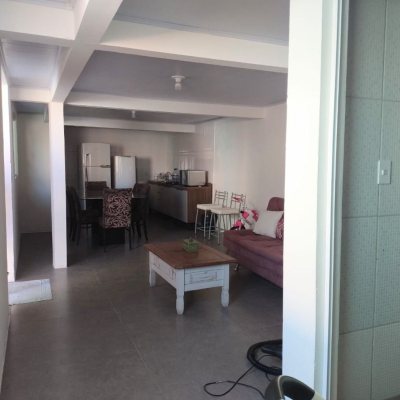 Casa Residencial com 330m², 8 quartos (sendo 3 suítes), 2 garagens, no bairro Santinho em Florianópolis