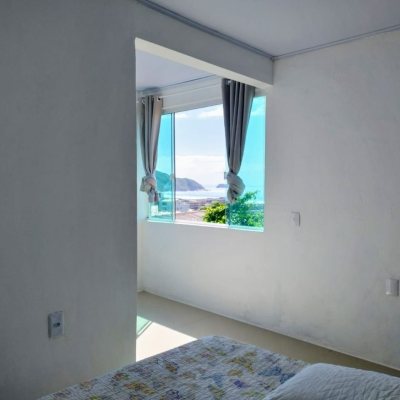 Casa Residencial com 330m², 8 quartos (sendo 3 suítes), 2 garagens, no bairro Santinho em Florianópolis