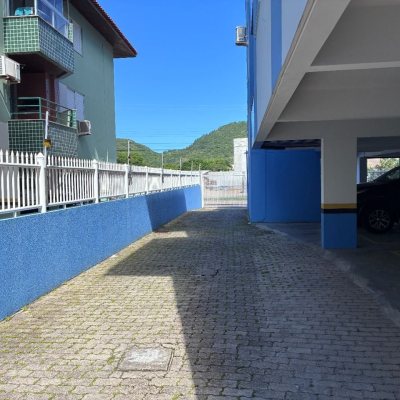 Apartamentos com 74m², 2 quartos, 1 garagem, no bairro Barra Da Lagoa em Florianópolis