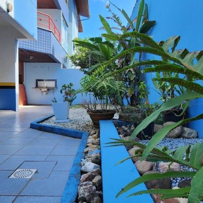 Apartamentos com 74m², 2 quartos, 1 garagem, no bairro Barra Da Lagoa em Florianópolis