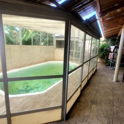 Casa Residencial com 136m², 3 quartos, 1 suíte, 2 garagens, no bairro Barreiros em São José