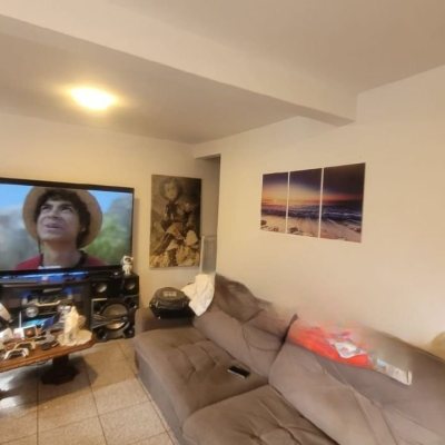 Casa Residencial com 136m², 3 quartos, 1 suíte, 2 garagens, no bairro Barreiros em São José