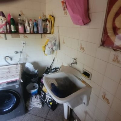 Casa Residencial com 136m², 3 quartos, 1 suíte, 2 garagens, no bairro Barreiros em São José