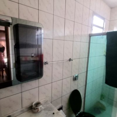 Casa Residencial com 136m², 3 quartos, 1 suíte, 2 garagens, no bairro Barreiros em São José