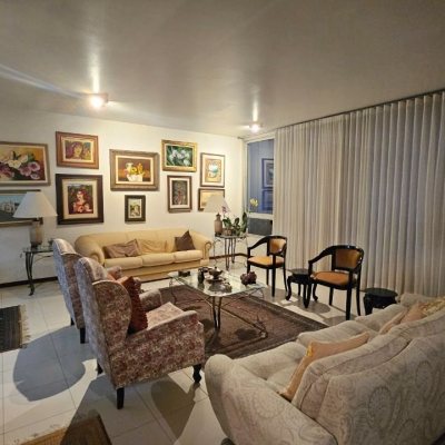 Apartamentos com 211m², 4 quartos, 1 suíte, 2 garagens, no bairro Centro em Florianópolis