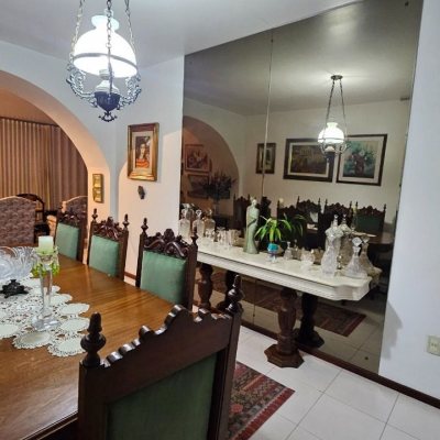 Apartamentos com 211m², 4 quartos, 1 suíte, 2 garagens, no bairro Centro em Florianópolis