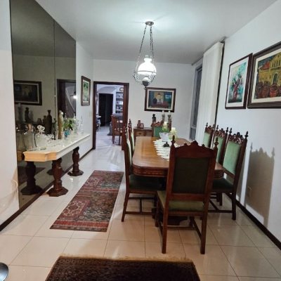 Apartamentos com 211m², 4 quartos, 1 suíte, 2 garagens, no bairro Centro em Florianópolis