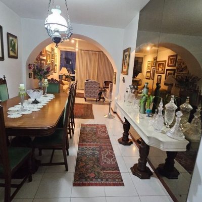 Apartamentos com 211m², 4 quartos, 1 suíte, 2 garagens, no bairro Centro em Florianópolis