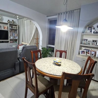 Apartamentos com 211m², 4 quartos, 1 suíte, 2 garagens, no bairro Centro em Florianópolis