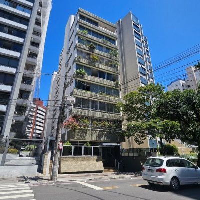 Apartamentos com 211m², 4 quartos, 1 suíte, 2 garagens, no bairro Centro em Florianópolis