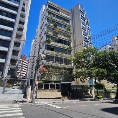 Apartamentos com 211m², 4 quartos, 1 suíte, 2 garagens, no bairro Centro em Florianópolis