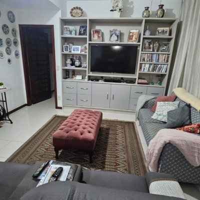 Apartamentos com 211m², 4 quartos, 1 suíte, 2 garagens, no bairro Centro em Florianópolis