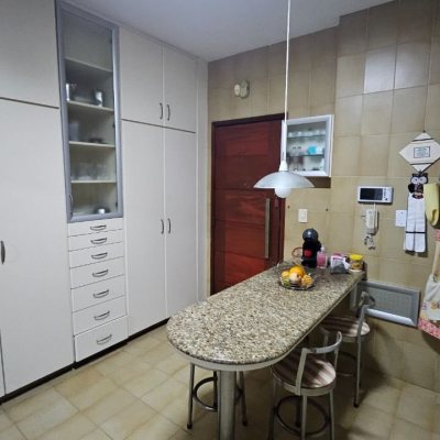 Apartamentos com 211m², 4 quartos, 1 suíte, 2 garagens, no bairro Centro em Florianópolis