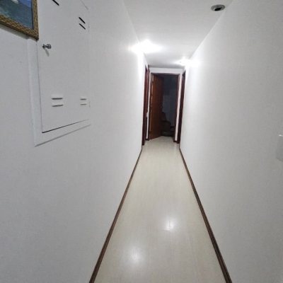 Apartamentos com 211m², 4 quartos, 1 suíte, 2 garagens, no bairro Centro em Florianópolis