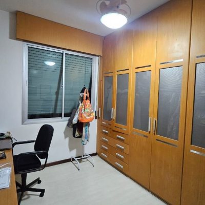 Apartamentos com 211m², 4 quartos, 1 suíte, 2 garagens, no bairro Centro em Florianópolis