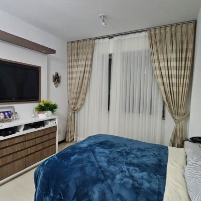 Apartamentos com 211m², 4 quartos, 1 suíte, 2 garagens, no bairro Centro em Florianópolis